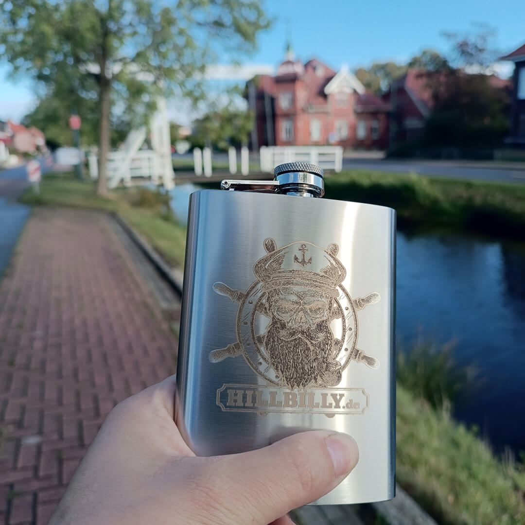 Flachmann_HILLBILLYde_SkullCaptain_Steuerrad_edelstahl_1727544670244