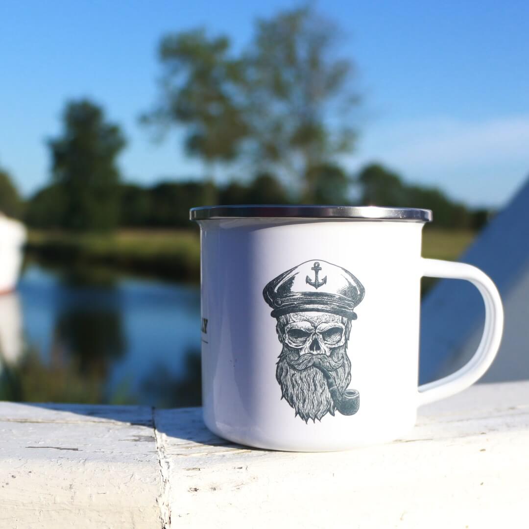 Emailletasse - SkullCaptain mit Steuerrad • 300ml