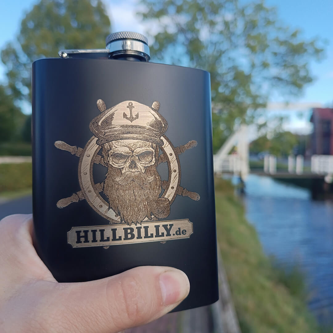 Flachmann_HILLBILLYde_SkullCaptain_Steuerrad_schwarz_1727544670055