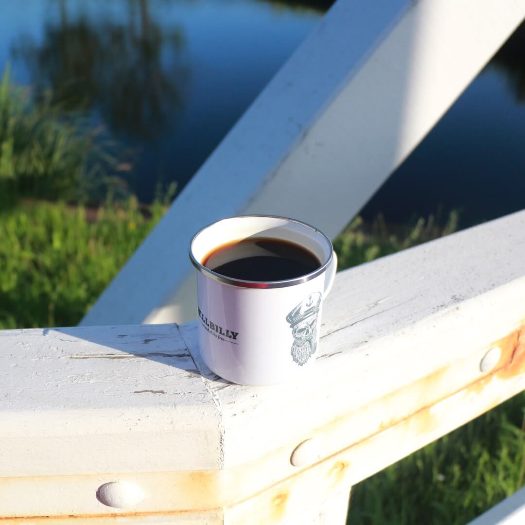 HILLBILLY_Emailletasse_SkullCaptain_Steuerrad_Shopbild_IMG_4172b